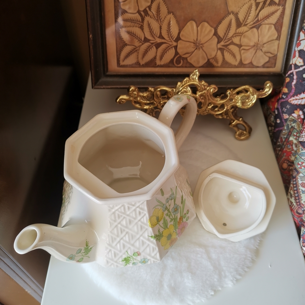 Vintage Sadler MCM Floral Patterned Teapot - Picture 6 of 8